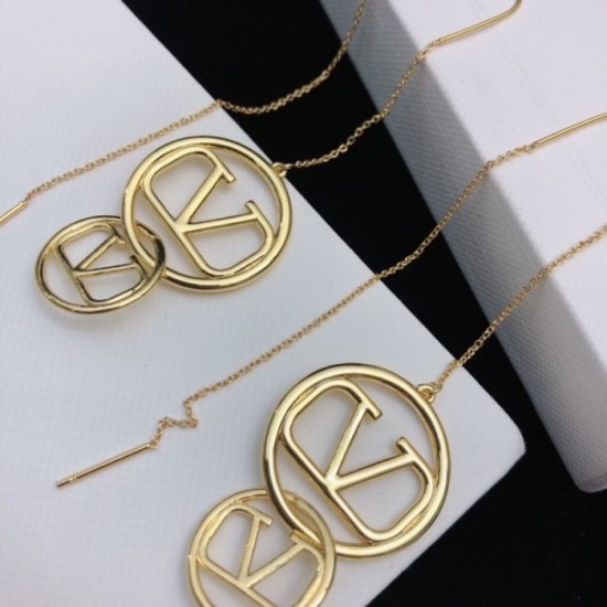 Celebrities love earrings 2023SS VALENTINO Valentino Celebrities love earrings 2023SS VALENTINO Valentino